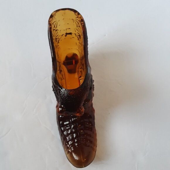 Fenton Glass Shoe with Cat - Amber Glass with Daisy Button pattern - Picture 5 of 10